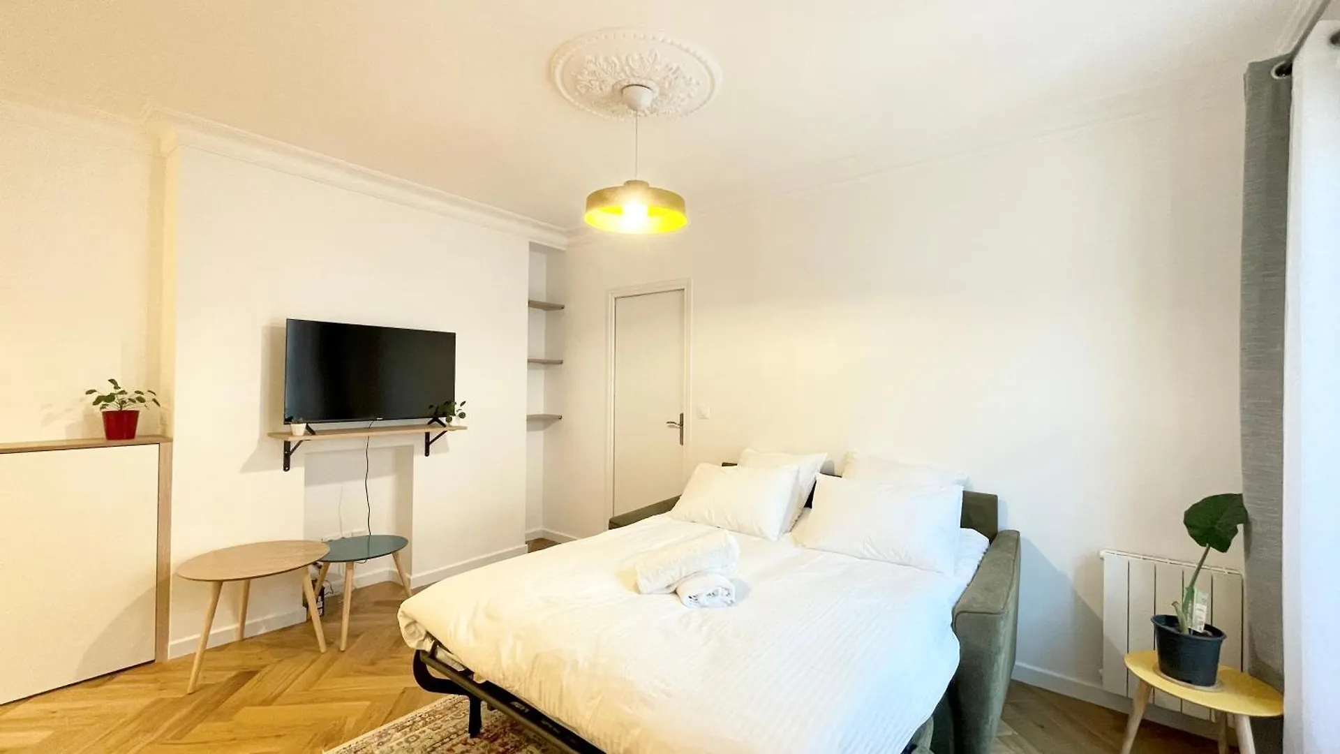 Justine Suite, Place De La Republique Paris Apartment